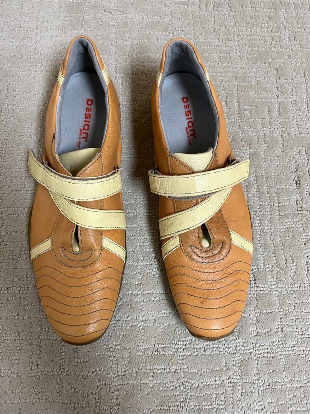 Design Women’s vintage Casual Leather Shoes (no size tag, fits size 10)